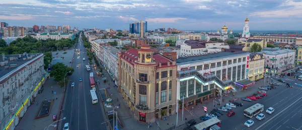 Rostov-sur-le-Don, Russie - env. Juillet 2016 : vue aérienne du bâtiment du grand magasin central et de la rue Bolchaïa Sadovaïa — Photo