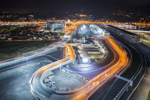 Soçi, Rusya - yaklaşık Kasım 2014: Formula 1 pisti - gece havadan görünüm