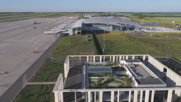 Ростов-на-Дону, Россия - май 2018 года: Международный аэропорт Платова — стоковое видео
