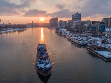 Rostov-on-Don, Rusya - 1 Mart 2018: Gün batımında Don Nehri ve Rostov Embankment