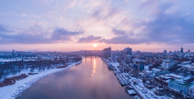 Rostov-on-Don, Rusya - 1 Mart 2018: yükseklikten panoramik manzara - Don Nehri, set ve gün batımında Sol Banka