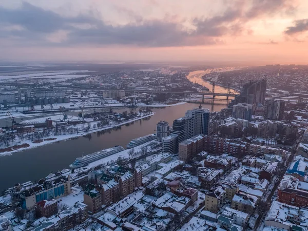 Rostov-on-Don, Ryssland-1 mars 2018: utsikt från Heights-Don River, Embankment och Left Bank vid solnedgången — Stockfoto
