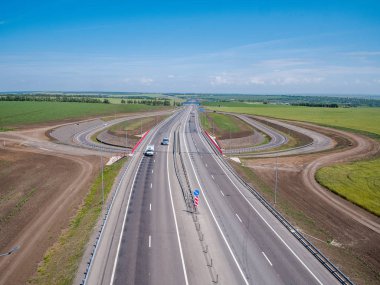 Ulaşım kavşak - köprü altında yeni otoyol ve geçit