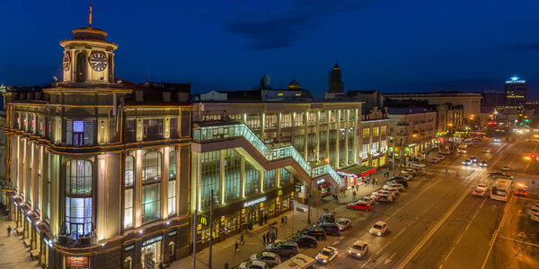 Ростов-на-Дону, Россия - 15 апреля 2019 года: Ростовский центральный универмаг - вечерний, вид с воздуха
