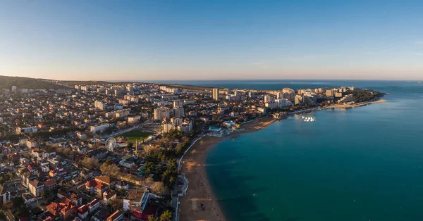 Gelendzhik, russland - märz 2018: panorama von den höhen der stadt und der bucht — Stockfoto