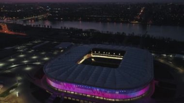 Rostov-on-Don, Rusya - 27 Nisan 2018: Gece aydınlatmasında Rostov-Arena futbol stadyumu, video-duvar