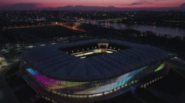 Rostov-on-Don, Rusya - 27 Nisan 2018: Gece aydınlatmasında Rostov-Arena futbol stadyumu, video-duvar