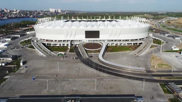 Rostov-on-Don, Rússia - 27 de abril de 2018: Estádio de futebol Rostov-Arena - à tarde, sem pessoas — Vídeo de Stock