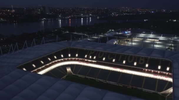 Rostov-sul-Don, Russia - 27 aprile 2018: stadio di calcio Rostov-Arena al tramonto, vista sul tetto e sul campo dall'alto — Video Stock