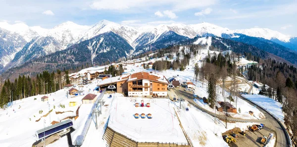 Soçi, Krasnaya Polyana, Rusya - 24 Şubat 2016: Gazprom dağ turizm merkezi - yükseklikten görünümü