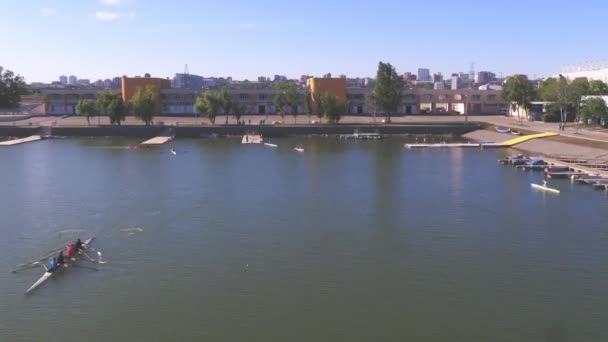 Rostov aan de Don, Rusland-ca. juni 2018: luchtfoto van het Roeikanaal van de Don — Stockvideo