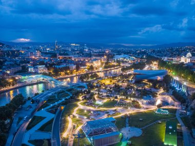 Tiflis, Gürcistan - Haziran 2018: Rike Park Gece Işığı