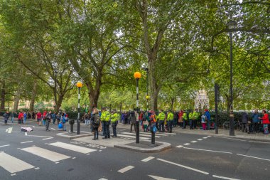 Londra, Uk - 7 Ekim 2019: Protesto mitingine katılanlar