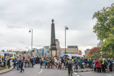 Londra, Uk - 7 Ekim 2019 Soykırım İsyanı - Lambeth Köprüsü kapatıldı