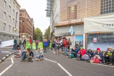 Londra, Uk - 7 Ekim 2019: Soykırım İsyanı protestocuları şehir sokaklarını kapattı