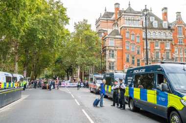 Londra, Uk - 7 Ekim 2019 Londra polisi. Protesto mitingine katılanlar Yok Olma İsyanı