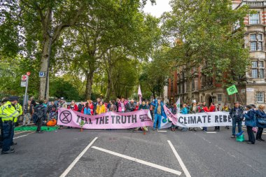 Londra, Uk - 7 Ekim 2019: Protesto mitingine katılanlar