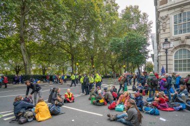 Londra, Uk - 7 Ekim 2019: Protesto mitingine katılanlar