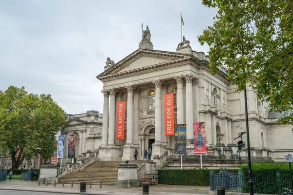 Londra, Uk - 7 Ekim 2019: Tate Britanya tarihi binası