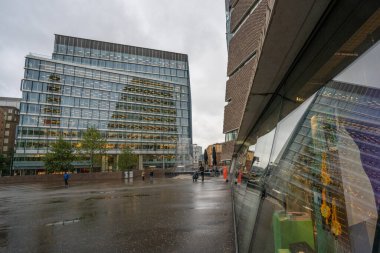 Londra, Uk - Ekim 2019: Blue Fin Building ve Tate Modern Blavatnik Binası