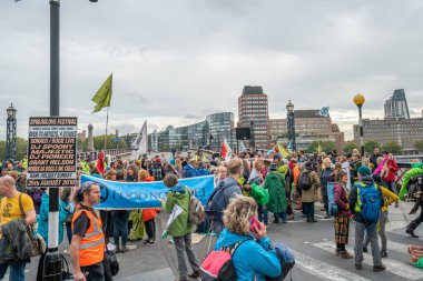Londra, Uk - 7 Ekim 2019: Protesto mitingine katılanlar