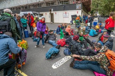 Londra, Uk - 7 Ekim 2019: Protesto mitingine katılanlar