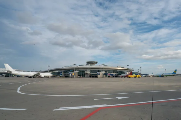 러시아 모스크바 - 2019 년 10 월 2 일 : Vnukovo International Airport — 스톡 사진