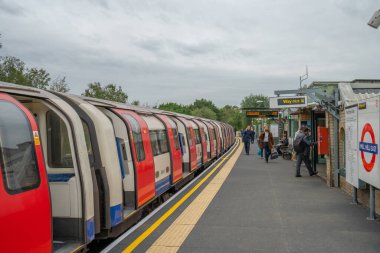 Londra - Ekim 2019: Mill Hill Doğu İstasyonu