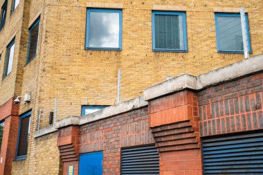 Londra - Ekim 2019: Vauxhall 'daki tuğla bina