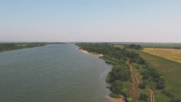 Hermosa naturaleza: Río Don, playa de arena cerca del pueblo de Alytub en Rusia — Vídeo de stock