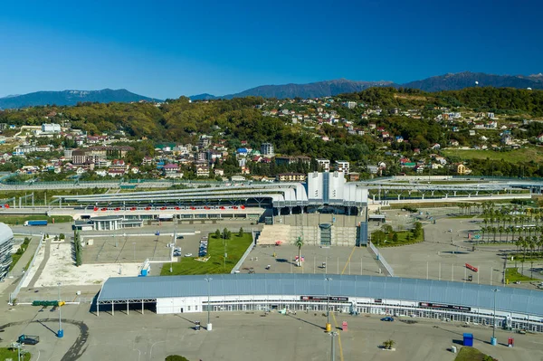 Sotschi, Russland - Oktober 2019: Luftaufnahme des Bahnhofs im Olympiapark — Stockfoto