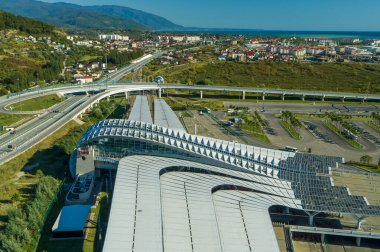 Sochi, Rusya - Ekim 2019: Olympic Park tren istasyonunun hava manzarası