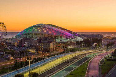 Sochi, Rusya - Ekim 2019: Fisht futbol stadyumu gece aydınlığında, yukarıdan