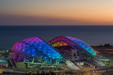 Sochi, Rusya - Ekim 2019: Fisht futbol stadyumu gece aydınlığında, yukarıdan