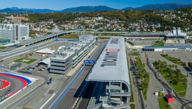 Sochi, Rusya - Ekim 2019: panoramik manzara - Olimpik Park 'ta Sochi Autodrom, hava fotoğrafçılığı