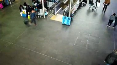 Londra - Ekim 2019: Kings Cross tren istasyonunda zaman aşımı