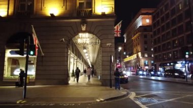 Londra - Ekim 2019: Akşam Londra sokakları, Ritz yakınlarında
