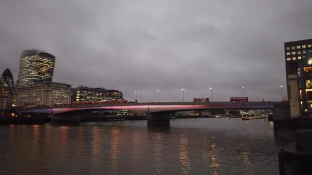 Londres - Outubro 2019: London Bridge ao pôr do sol, timelapse — Vídeo de Stock