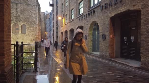 London - October 2019: Pickfords Wharf building in the rain — Stock Video