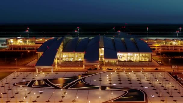 Rostov-on-Don, Ryssland - 2019: Platov International Airport - Flygfoto på natten — Stockvideo