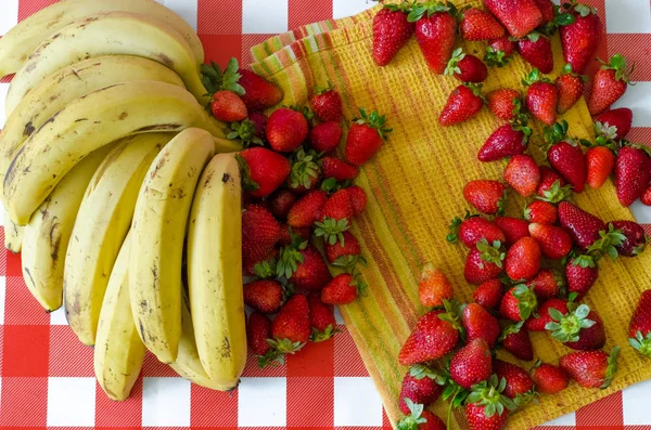 Musim Panas Buah Buahan Dari Pasar Banyak Stroberi Matang Dan — Stok Foto