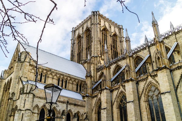 Kışın kar ile İngiltere'de York Minster.