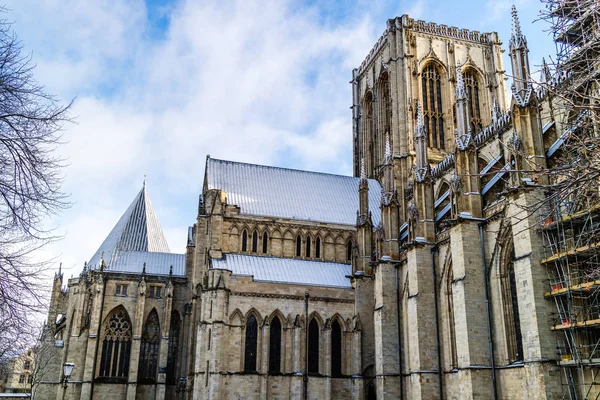 Kışın kar ile İngiltere'de York Minster.