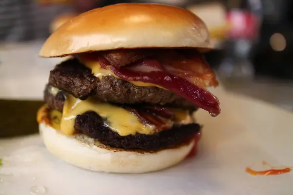 Sulu Çift çizburger pastırma ile