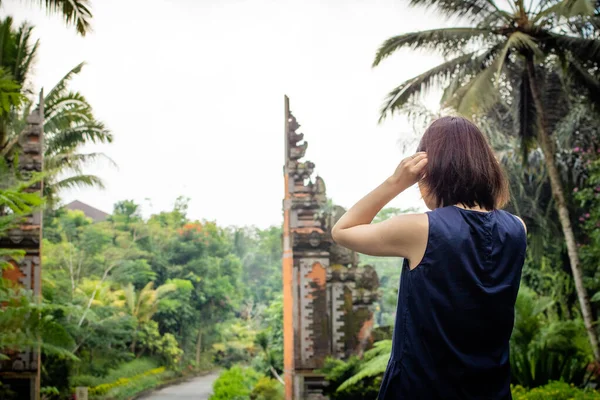 Krásná žena turista na Bali, Indonésie — Stock fotografie