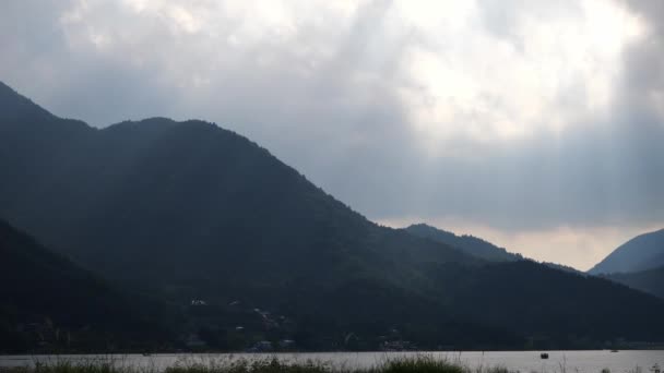 Krásná scenérie kolem jezera Kawaguchiko a Mt. Fuji v prefektuře Yamanashi, Japonsko. — Stock video