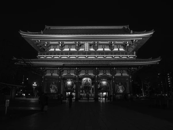 Τόκιο, Ιαπωνία - 24.2.20: Sensoji το βράδυ, με πολύ λίγους επισκέπτες παρόντες — Φωτογραφία Αρχείου
