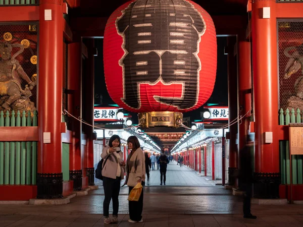 Tokio, Japan - 24.2.20: De ingang van Sensoji, 's nachts genomen in Asakusa — Stockfoto