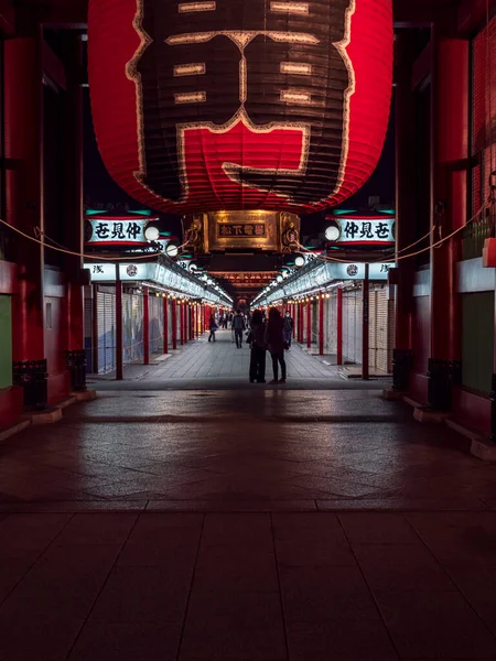 Tokyo, Japan - 24.2.20: The entrance to Sensoji, taken at night in Asakusa — Stock Photo, Image