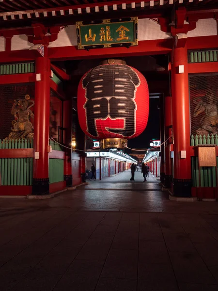 Tokio, Japan - 24.2.20: De ingang van Sensoji, 's nachts genomen in Asakusa — Stockfoto